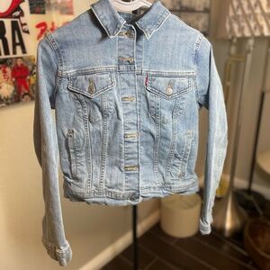 Levi's women light wash blue denim jacket